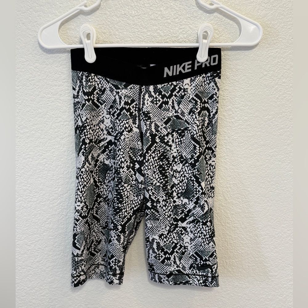 Nike Pro Womens Snakeskin Print Compression Biker Shorts Small Animal Print